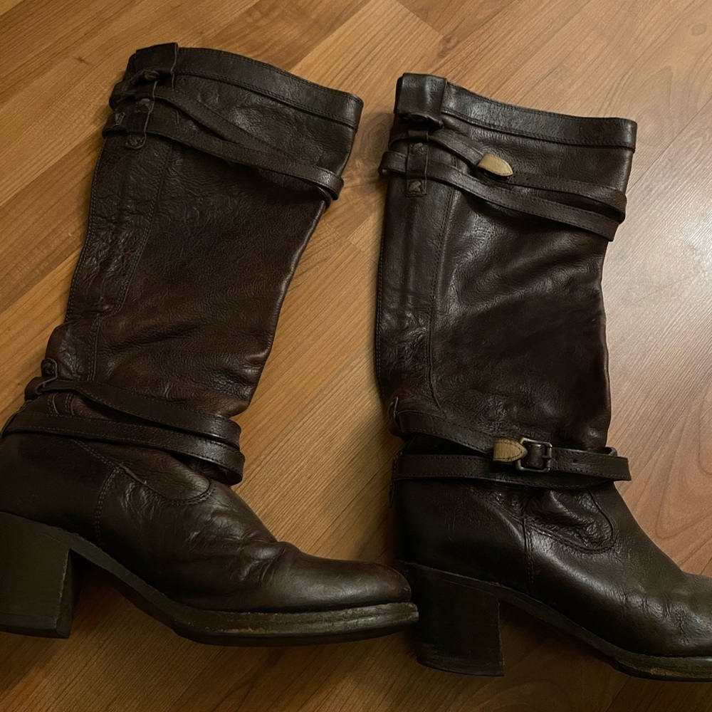 Beautiful brown Fry boots size 8.